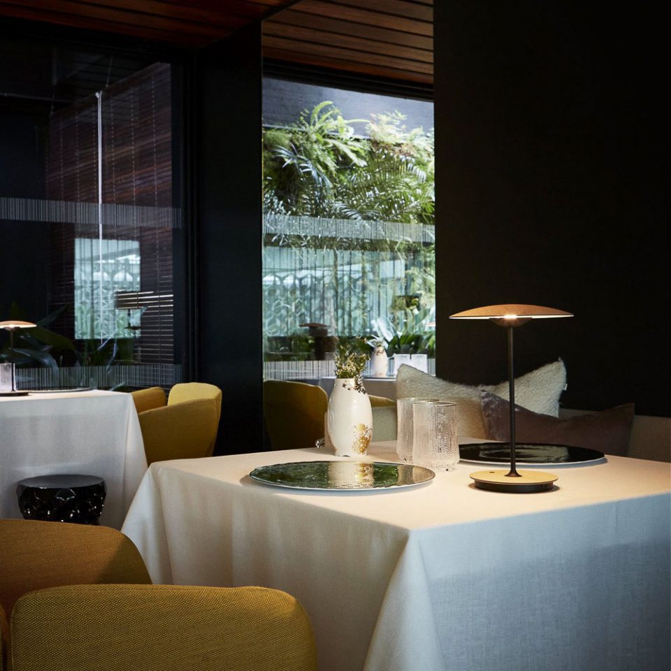 AmbaGlow – Modern LED Table Lamp