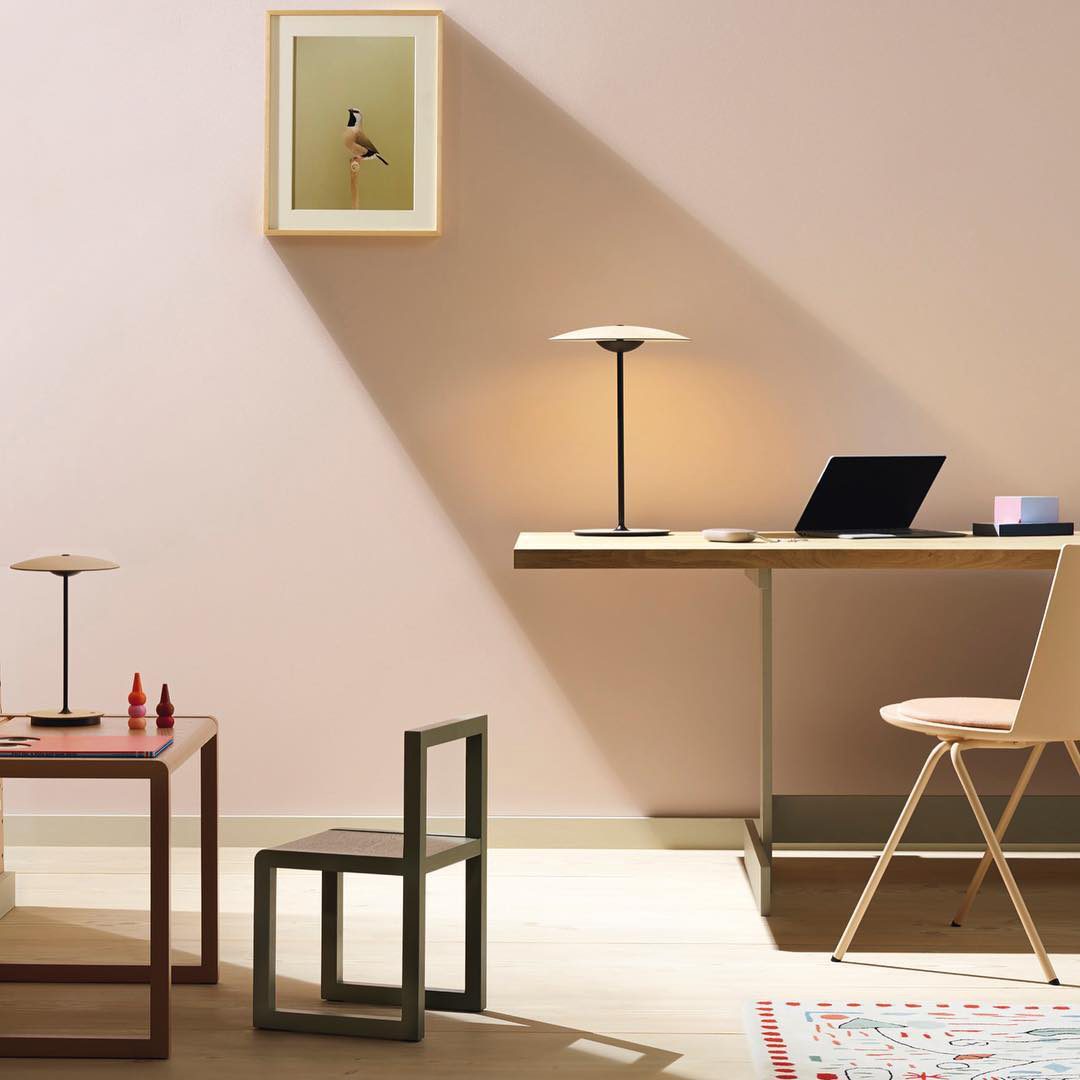 AmbaGlow – Modern LED Table Lamp