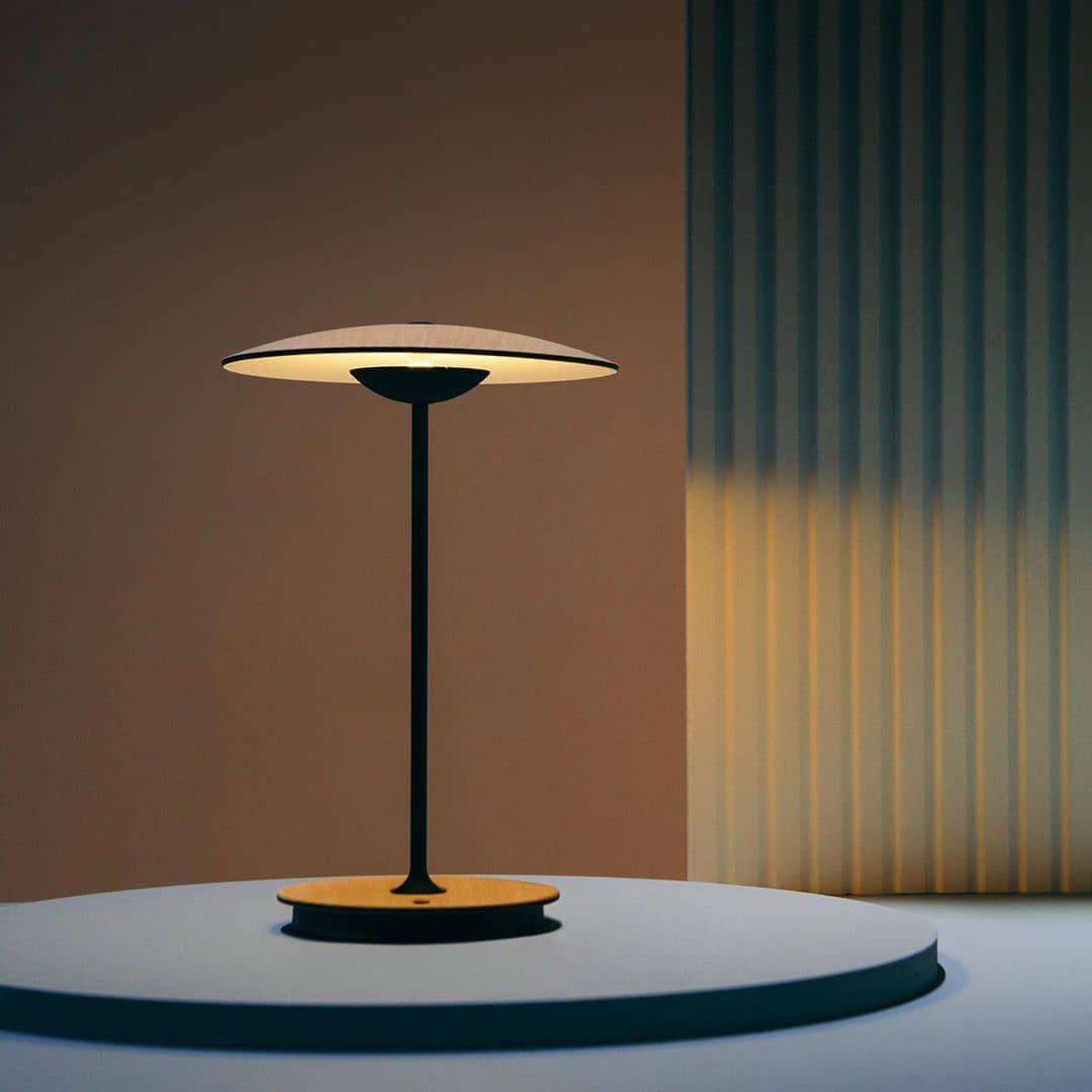 AmbaGlow – Modern LED Table Lamp