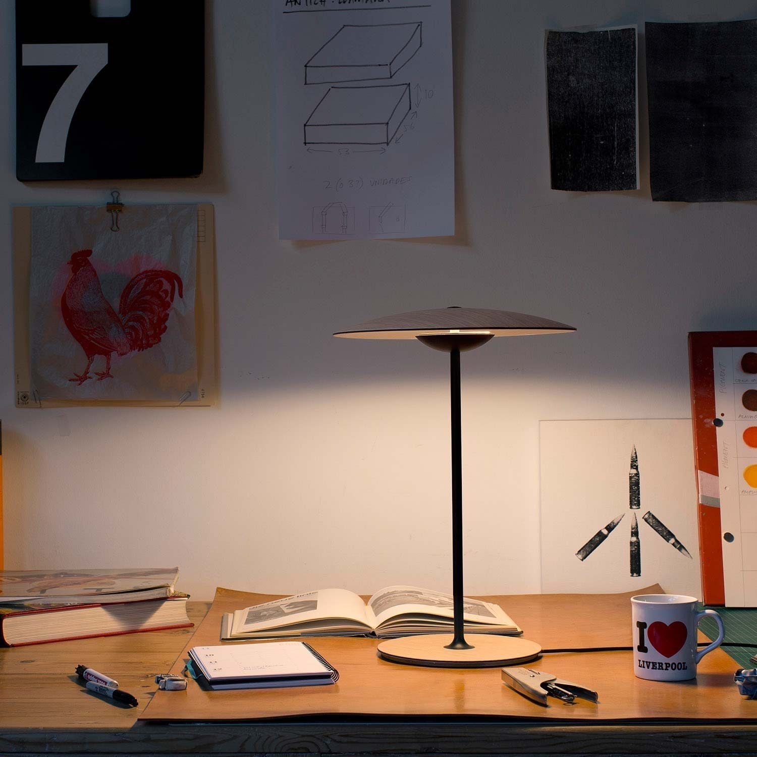 AmbaGlow – Modern LED Table Lamp