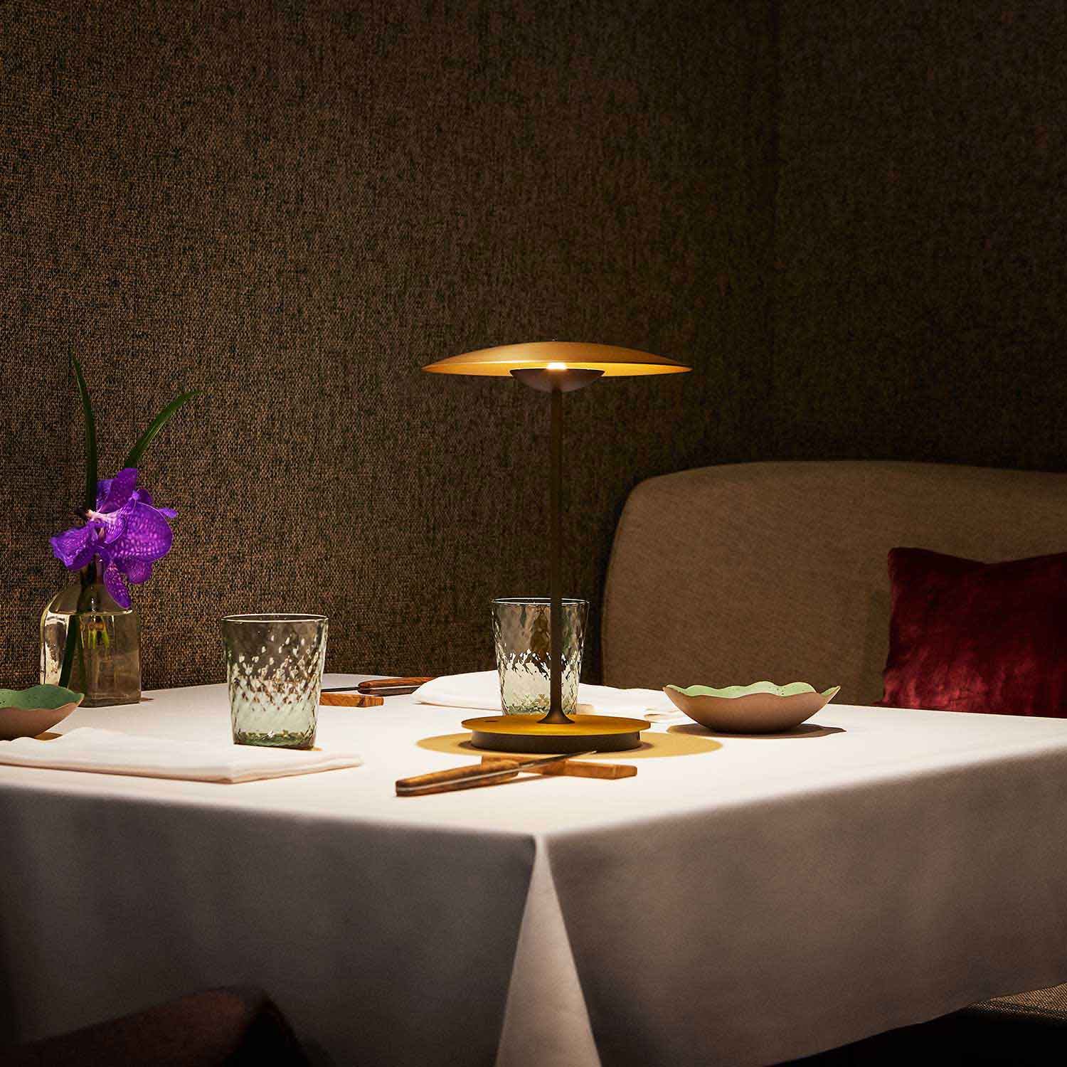 AmbaGlow – Modern LED Table Lamp