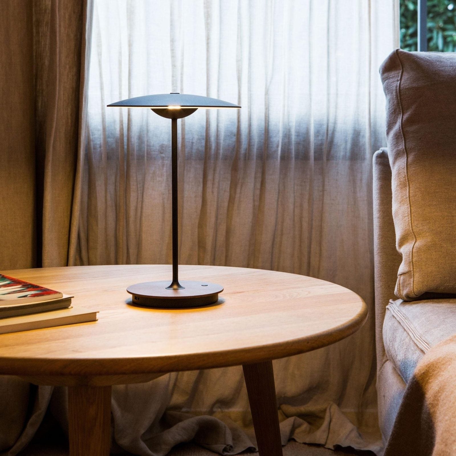 AmbaGlow – Modern LED Table Lamp