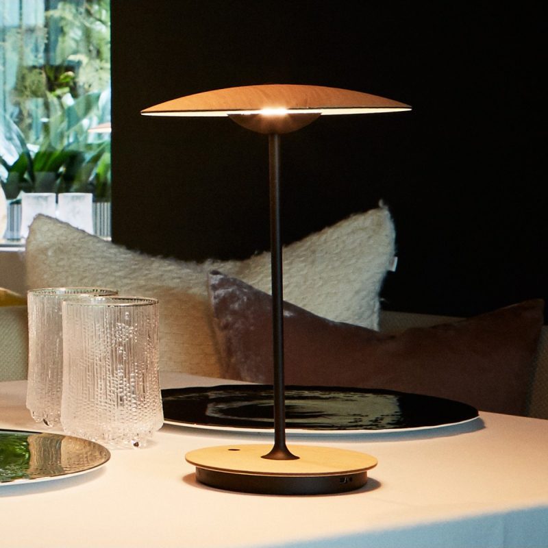 AmbaGlow – Modern LED Table Lamp