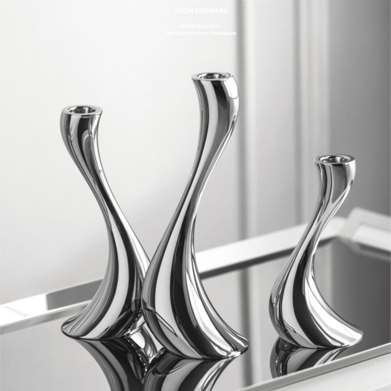 DoraWave – Luxury Chrome Candle Holders with Elegant Wave Shape