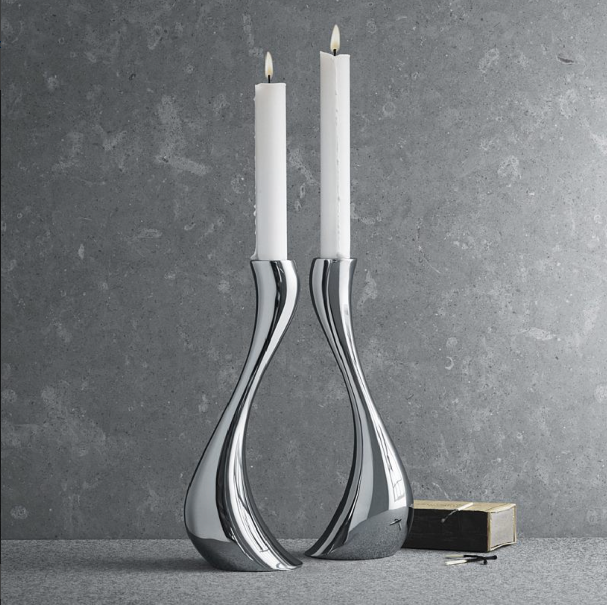 DoraWave – Luxury Chrome Candle Holders with Elegant Wave Shape