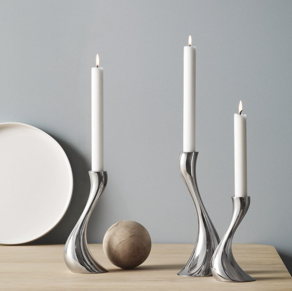 DoraWave – Luxury Chrome Candle Holders with Elegant Wave Shape
