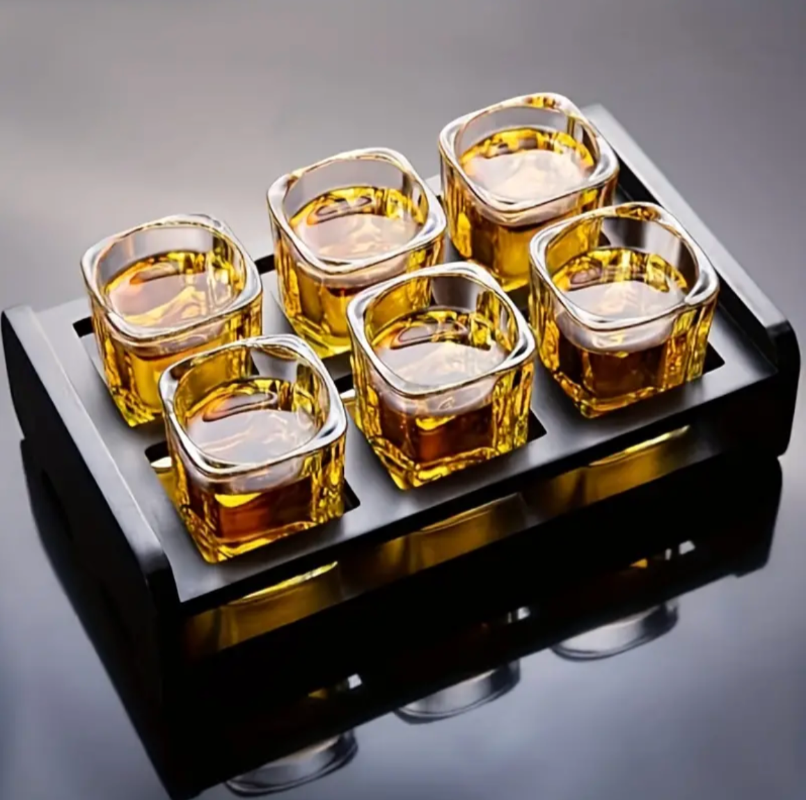 DrinkUnique Square Whiskey Glass Tray Set
